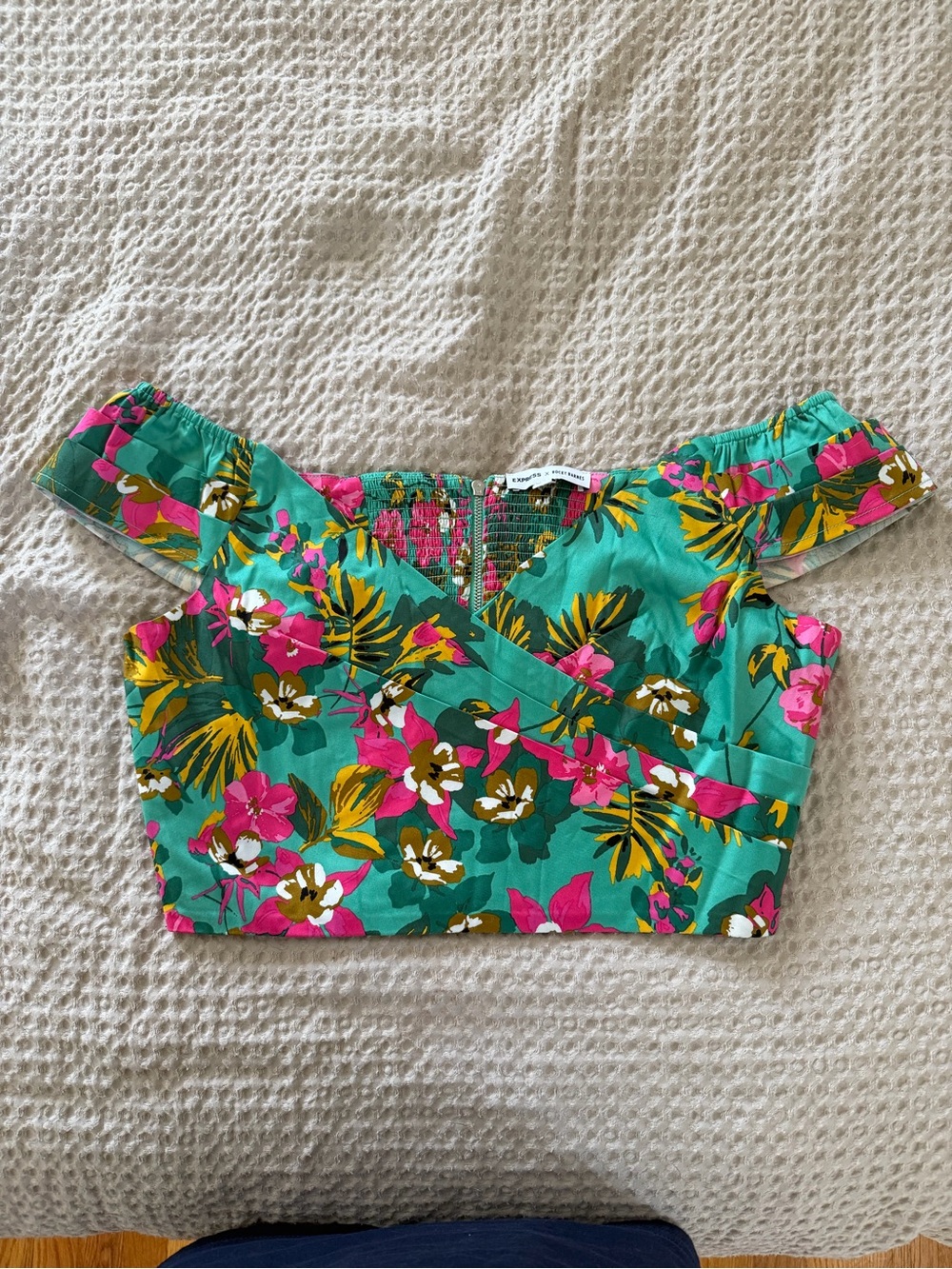 Express Off-Shoulder Floral Crop Top in Teal